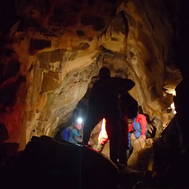  Descubre y aprende con Outdoor Matters Espeleología 